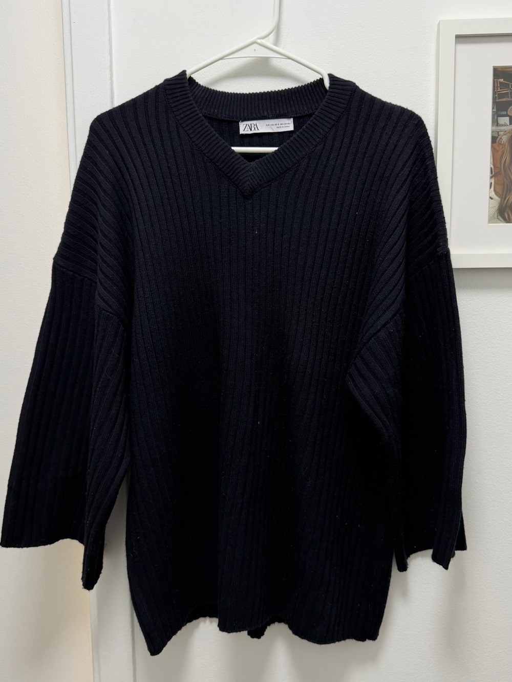 Zara Women’s Ribbed V-Neck Sweater in Black